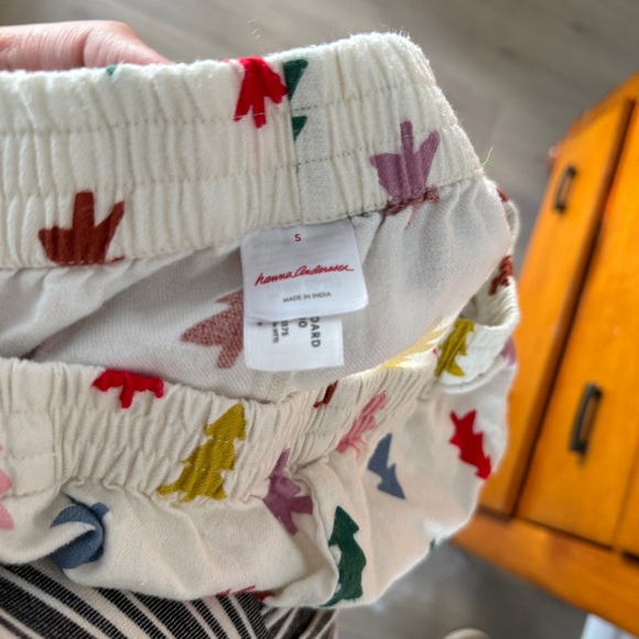 Hanna Andersson Women’s Holiday Flannel Pajama Set Festive Forest on Ecru - Picture 6 of 6